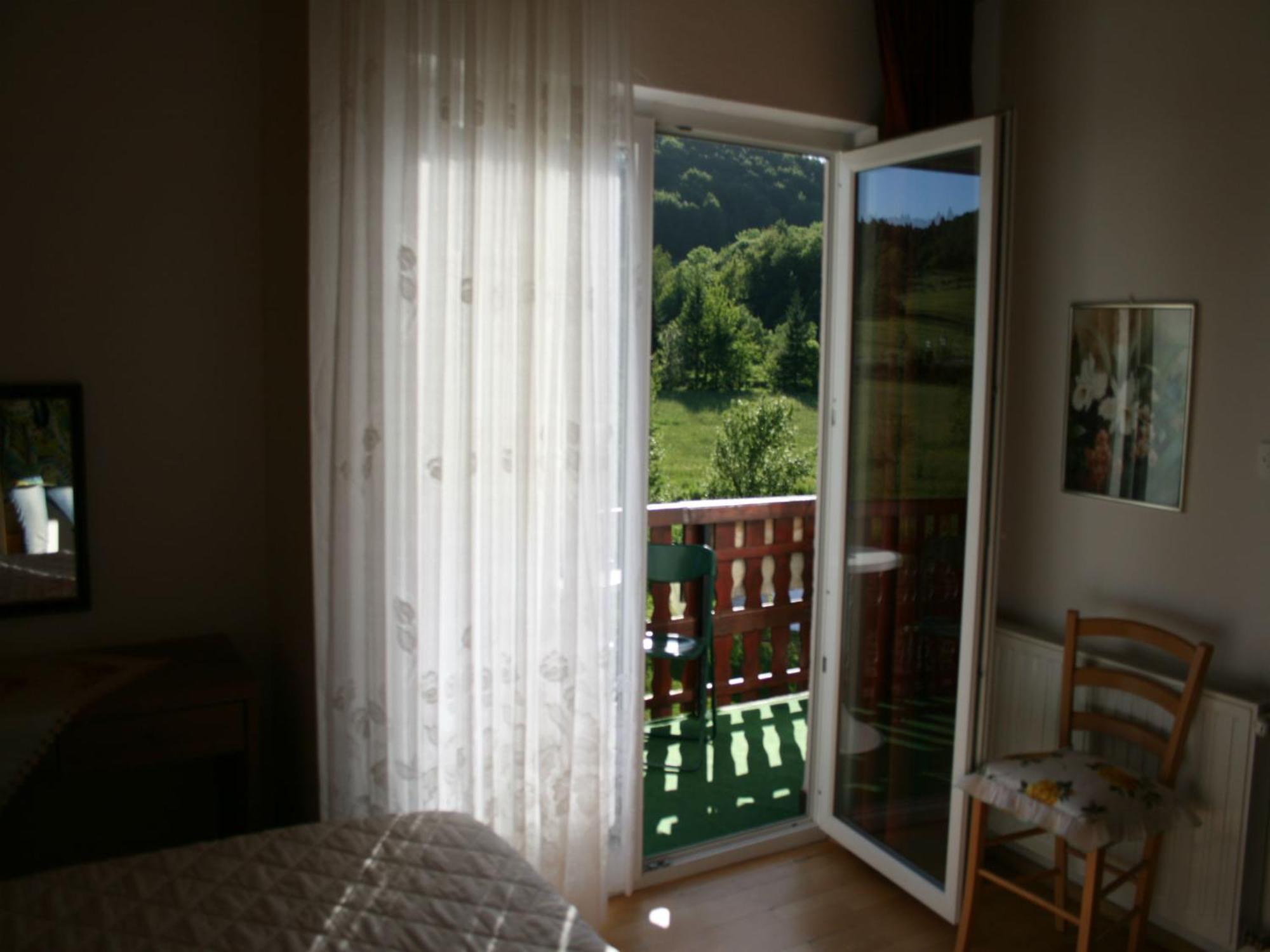 Adriana Guesthouse Йезерце Екстериор снимка
